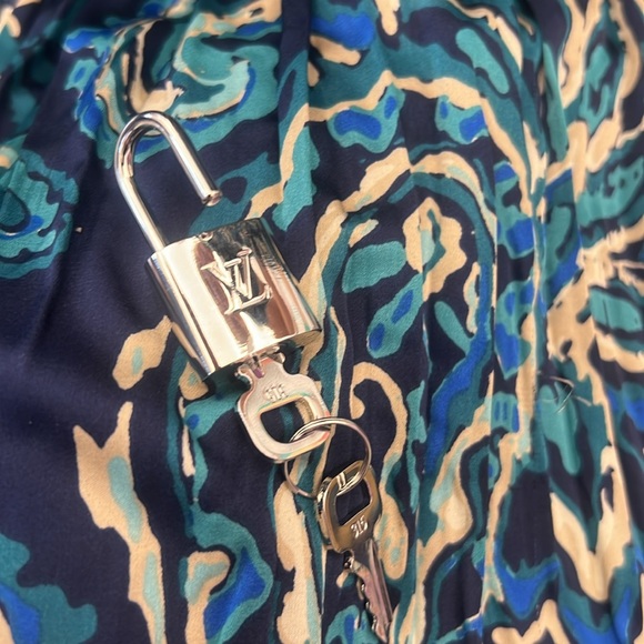 🔥 LV Lock & 2 Keys Silver 315🔥🤑 - Picture 2 of 5